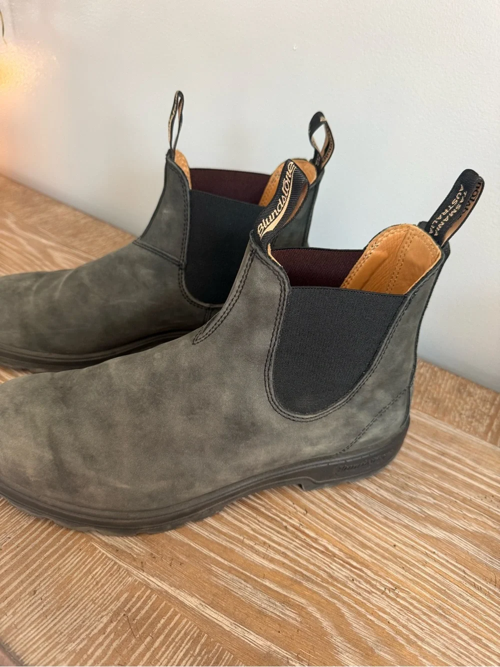 Men’s Blundstone 587 Chelsea Boot - Rustic Black, Size 11